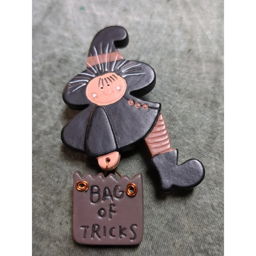 The Unbranded Brand halloween brooch